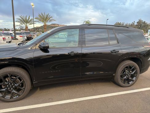 Used 2024 Chevrolet Traverse RS image 3