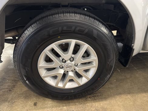 Used 2016 Nissan Frontier SV image 16