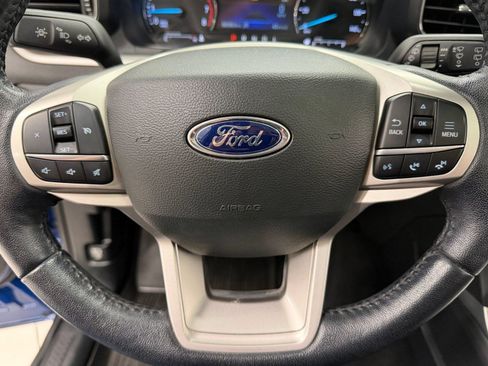 Used 2022 Ford Explorer XLT w/ Equipment Group 202A AWD/4WD image 9