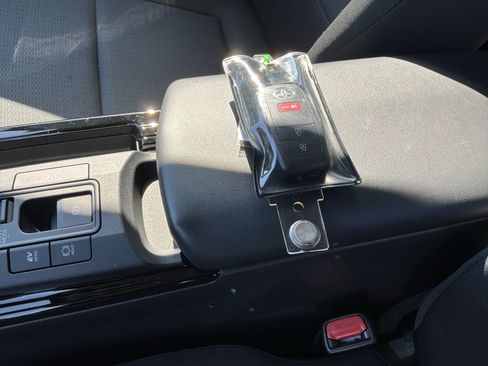 Used 2025 Toyota Prius LE FWD image 35