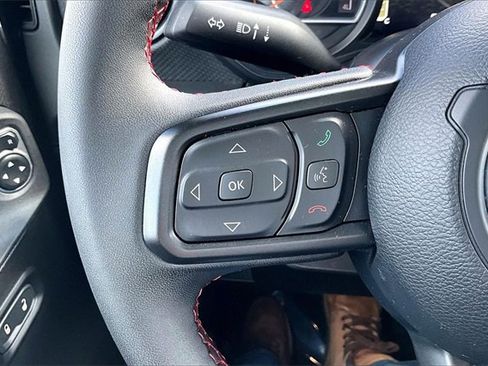 Used 2025 Jeep Wrangler Unlimited Rubicon image 18