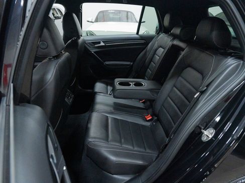 Used 2016 Volkswagen Golf 4-Door image 18