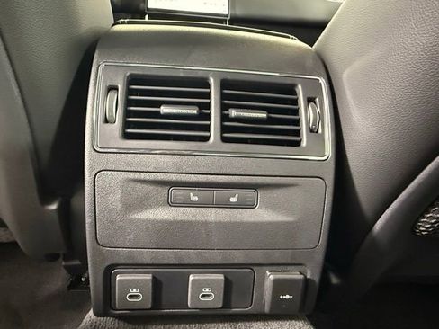 Certified 2024 Jaguar XF R-Dynamic SE image 28