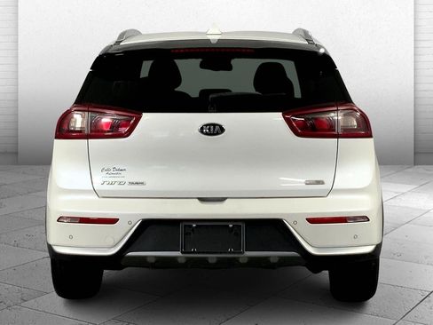 Used 2018 Kia Niro Touring FWD image 3