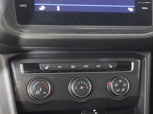 Used 2024 Volkswagen Tiguan SE image 44