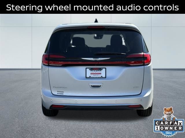 Used 2023 Chrysler Pacifica Touring-L AWD/4WD image 11