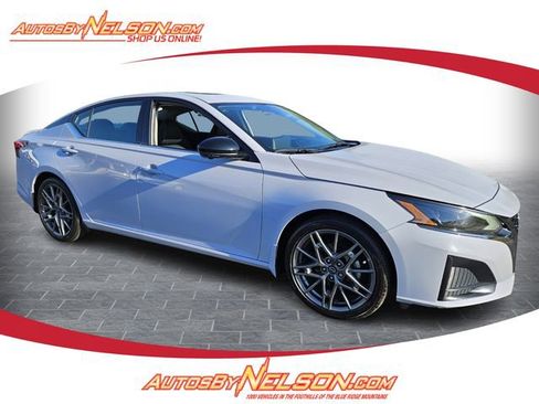 Used 2024 Nissan Altima 2.0 SR image 1
