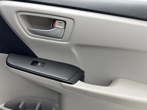Used 2015 Toyota Camry LE FWD image 43