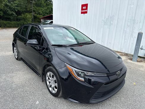 Used 2025 Toyota Corolla LE FWD image 1