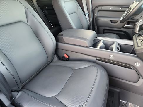 Used 2025 Land Rover Defender 110 X image 11