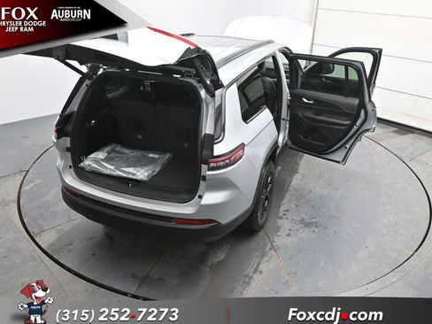 New 2025 Jeep Grand Cherokee L Altitude image 36