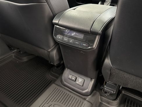 Used 2023 Toyota Highlander Limited image 47