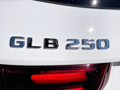 Used 2026 Mercedes-Benz GLB 250 4MATIC image 33