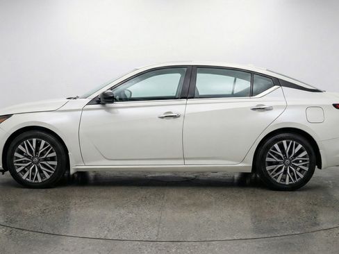 Used 2025 Nissan Altima 2.5 SV FWD image 5