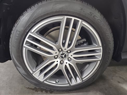 Used 2026 Mercedes-Benz GLS 450 4MATIC image 34