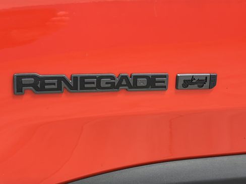 Used 2021 Jeep Renegade Latitude AWD/4WD image 36