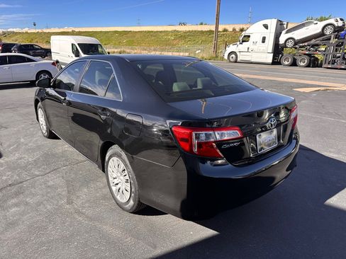 Used 2014 Toyota Camry LE image 4
