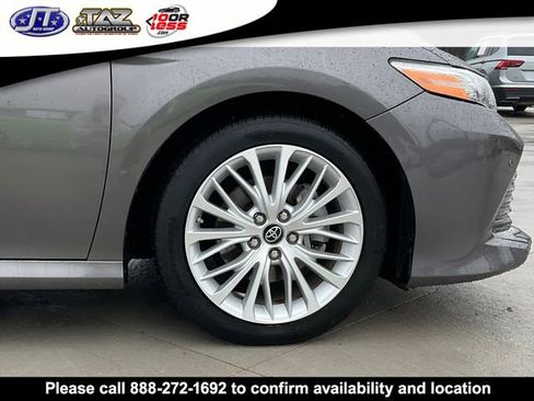 Used 2018 Toyota Camry XLE image 9