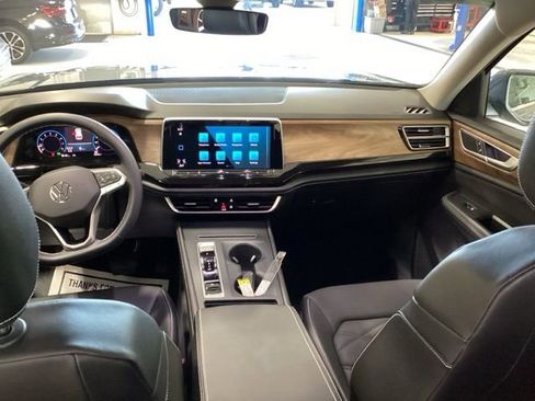 Certified 2024 Volkswagen Atlas SE image 9