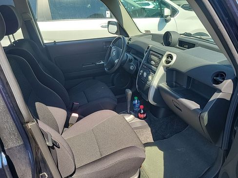 Used 2005 Scion xB FWD image 4