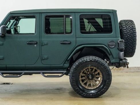 Used 2025 Jeep Wrangler Unlimited Rubicon w/ Technology Group image 62