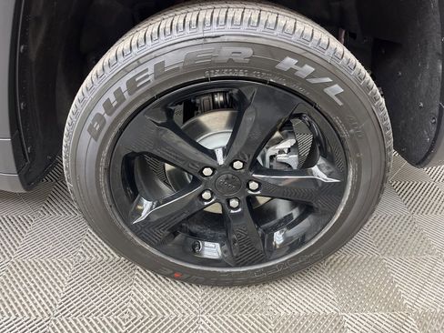 New 2025 Jeep Grand Cherokee Altitude image 4