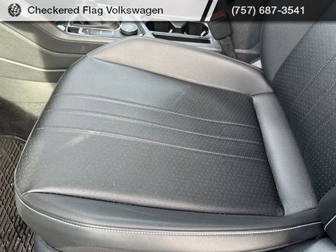Used 2024 Volkswagen Tiguan SE image 21
