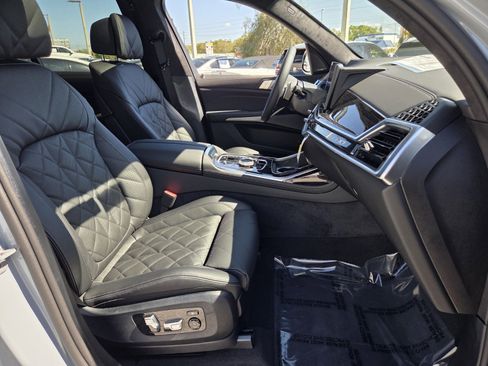 New 2026 BMW X7 xDrive40i image 17
