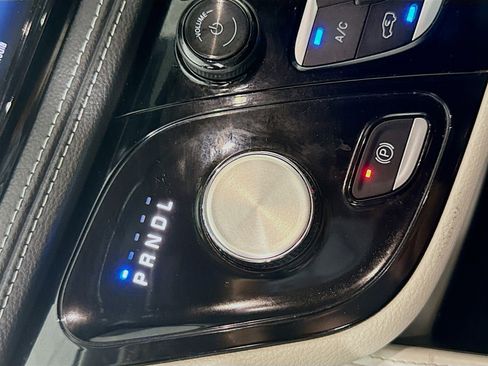 Used 2024 Chrysler Pacifica Limited image 20