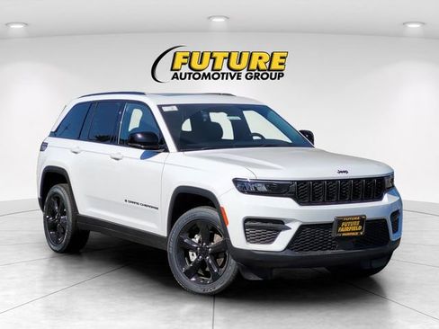 New 2025 Jeep Grand Cherokee Altitude AWD/4WD image 1