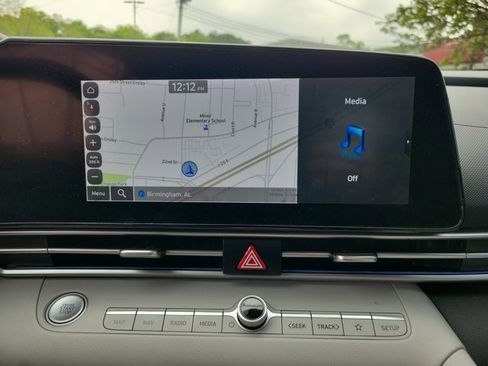 Used 2023 Hyundai Elantra Limited image 15