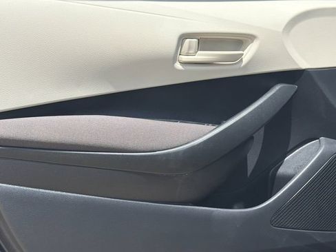 Used 2025 Toyota Corolla LE FWD image 12