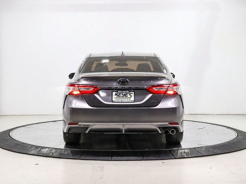 Used 2020 Toyota Camry SE w/ Carpet Mat Package FWD image 3