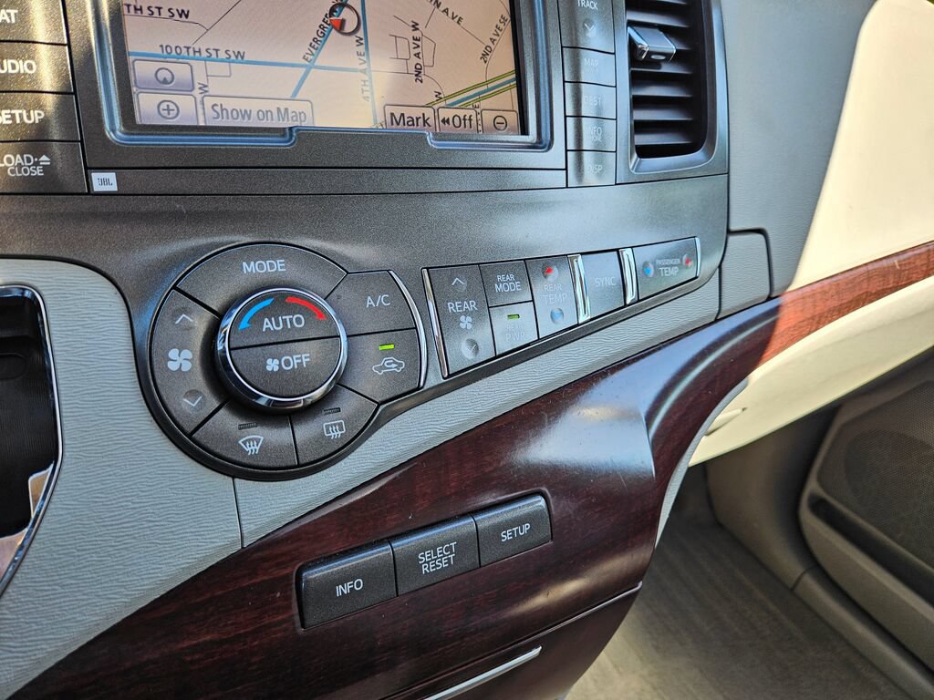Used 2011 Toyota Sienna XLE w/ Premium Pkg FWD image 28