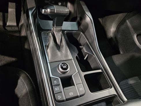 Used 2024 Kia Sorento LX image 31