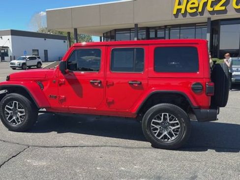 Used 2025 Jeep Wrangler Unlimited Sahara AWD/4WD image 6