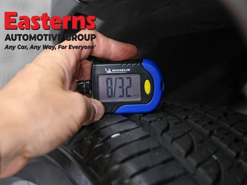 Used 2025 Jeep Compass Limited AWD/4WD image 29