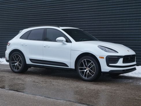 Certified 2024 Porsche Macan image 28