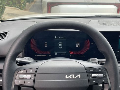 Used 2025 Kia K4 LXS image 39