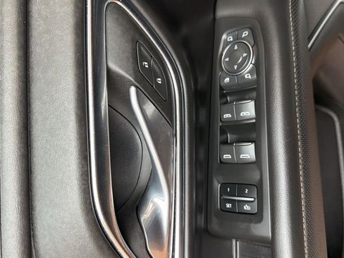 Used 2023 Chevrolet Suburban Premier AWD/4WD image 25