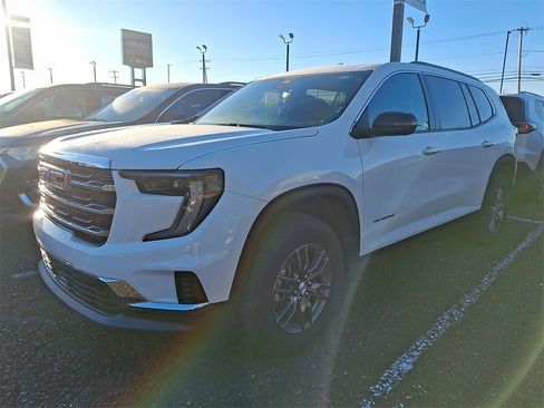 Used 2025 GMC Acadia Elevation image 3