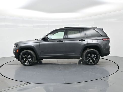 New 2025 Jeep Grand Cherokee Limited image 10