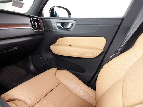 Used 2024 Volvo XC60 B5 Ultimate AWD/4WD image 8