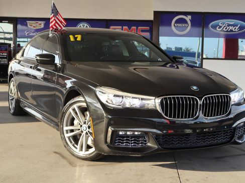 Used 2018 BMW 740i image 2