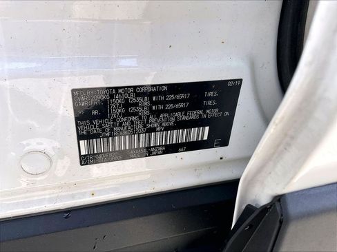 Used 2019 Toyota RAV4 LE AWD/4WD image 29