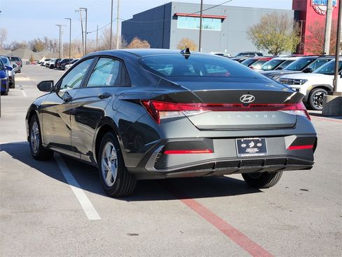 New 2025 Hyundai Elantra SE image 5