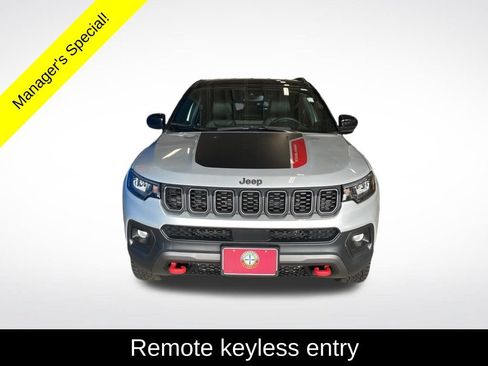 Used 2025 Jeep Compass Trailhawk AWD/4WD image 13