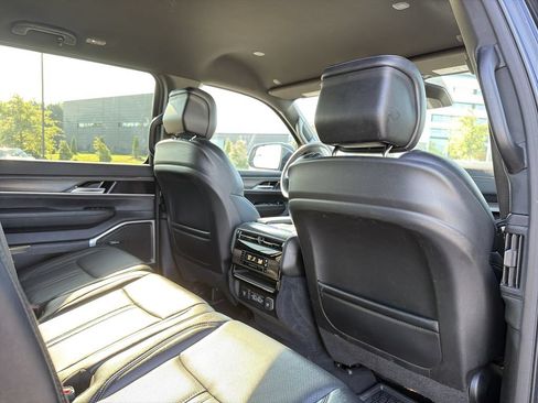 Used 2024 Jeep Wagoneer Series II w/ Flexible Seating Group RWD image 18