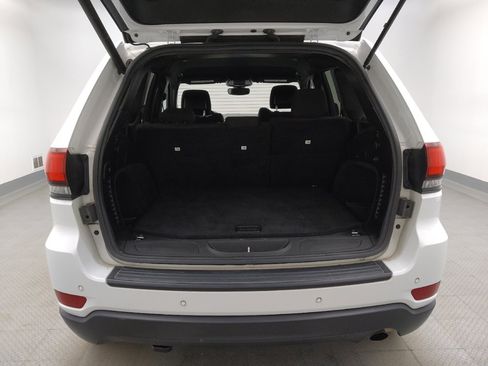 Used 2019 Jeep Grand Cherokee Laredo RWD image 29