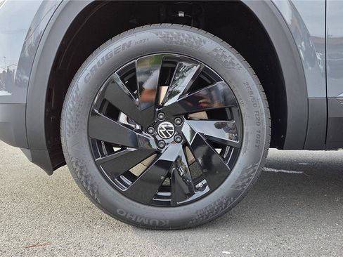 New 2026 Volkswagen Atlas SE FWD image 10